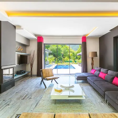 Villa Iskenderun Sleeps 6 With Pool And Air Con Inlice